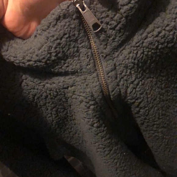 Properly tied pullover - Picture 3 of 7